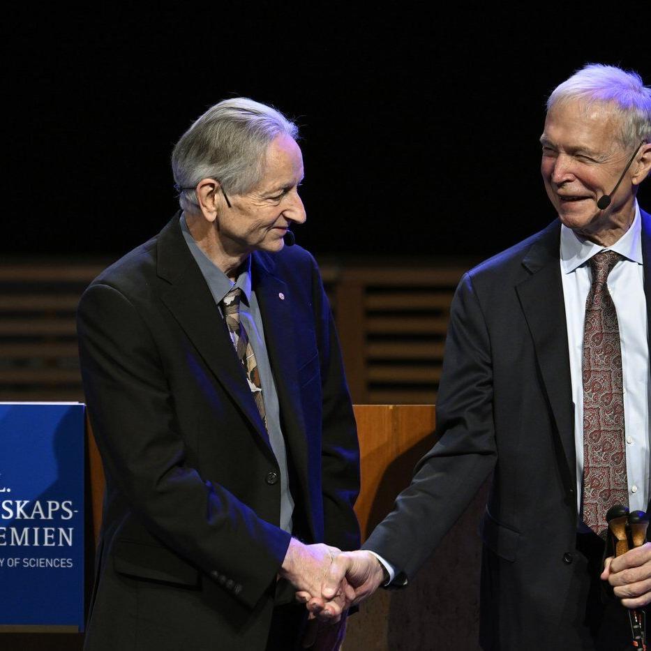 AI pioneer Geoffrey Hinton receives Nobel Prize in physics in proud moment for U of T